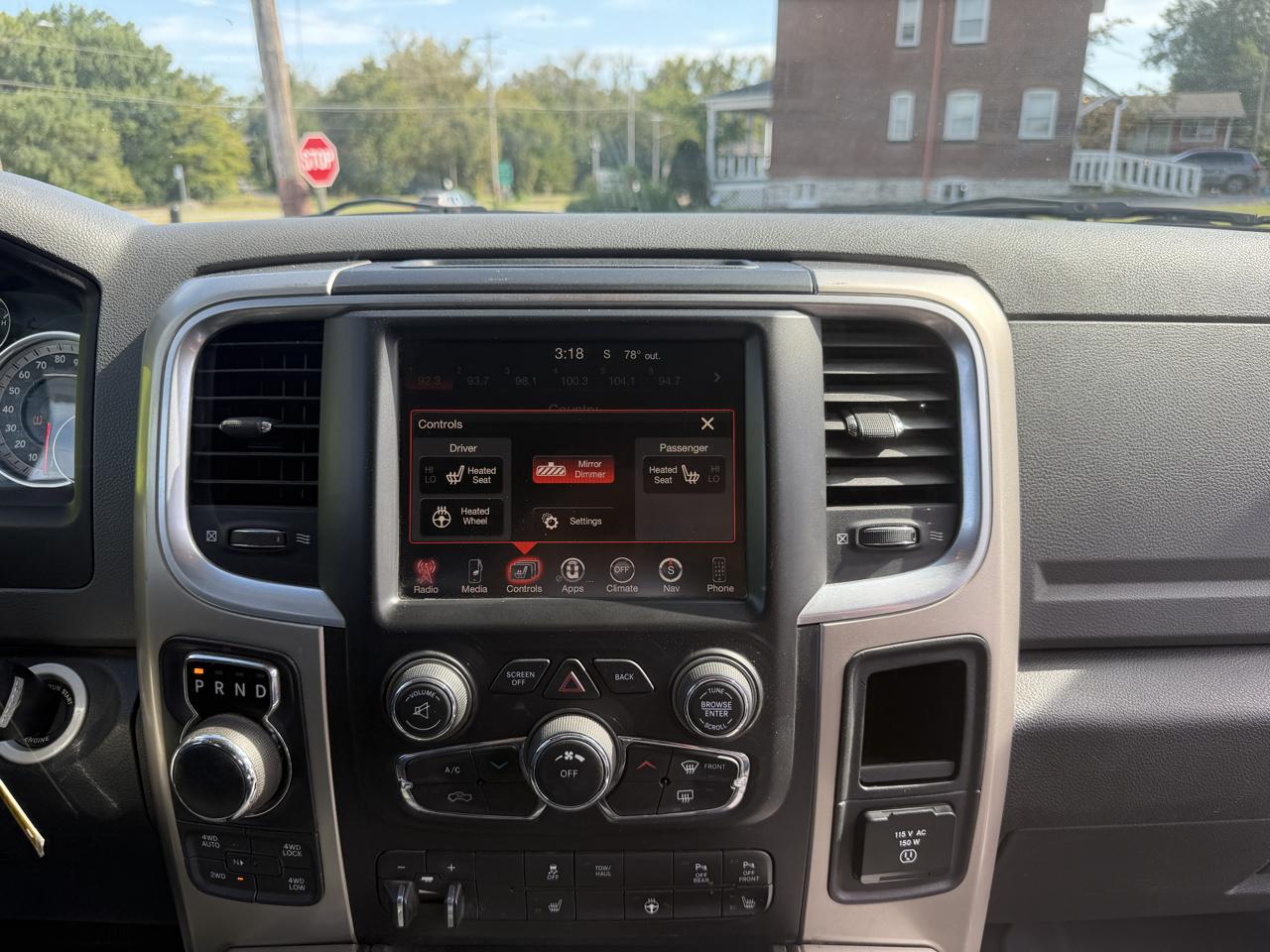 RAM 1500 SLT Crew Cab 4WD 2014