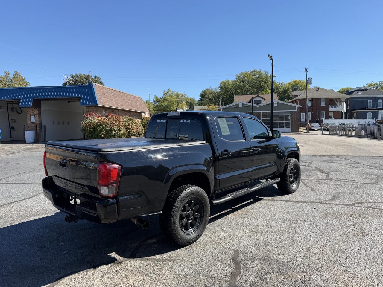 Toyota Tacoma 4WD Double Cab V6 AT SR5 (Natl) 2023