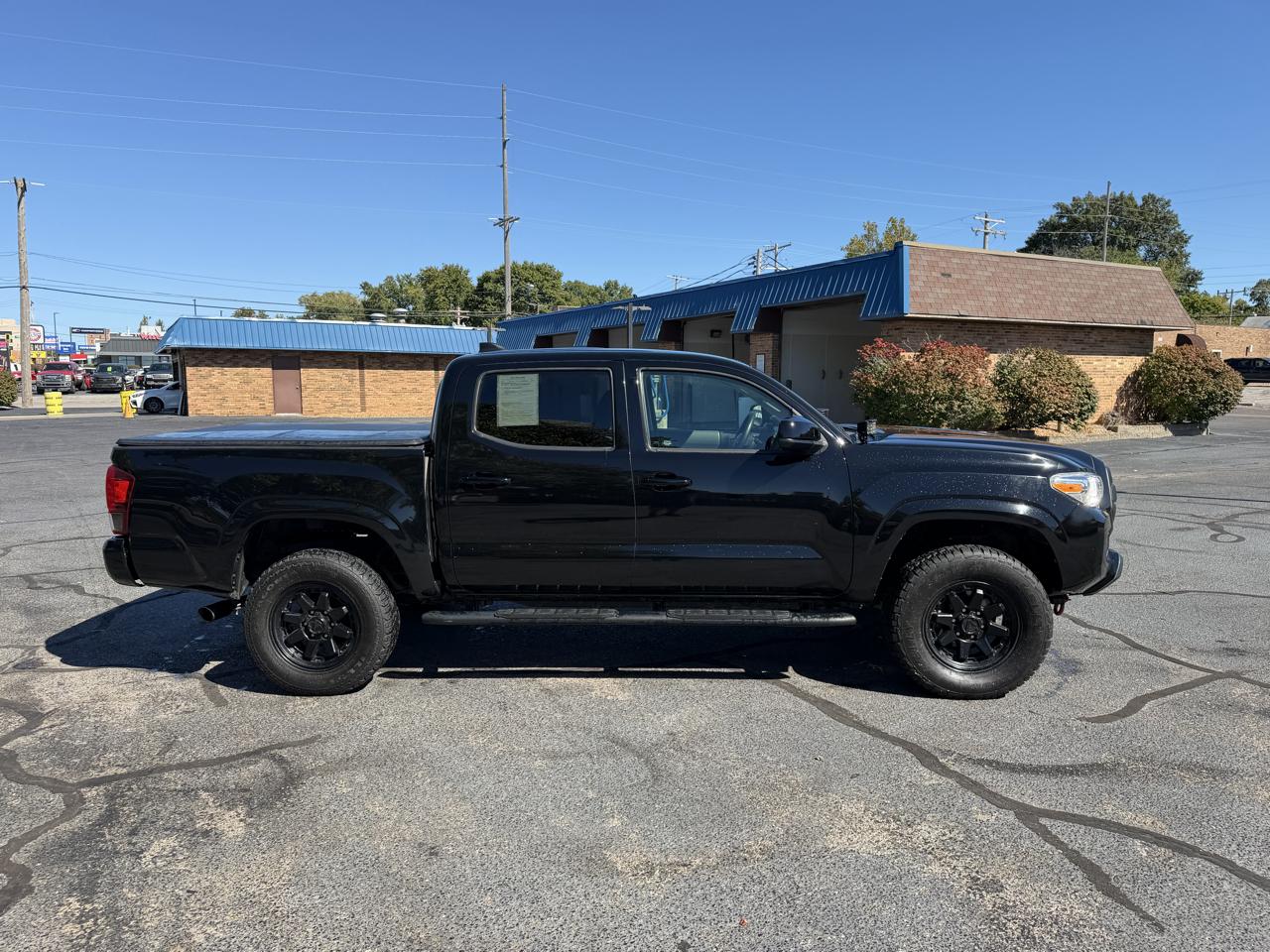 Toyota Tacoma 4WD Double Cab V6 AT SR5 (Natl) 2023