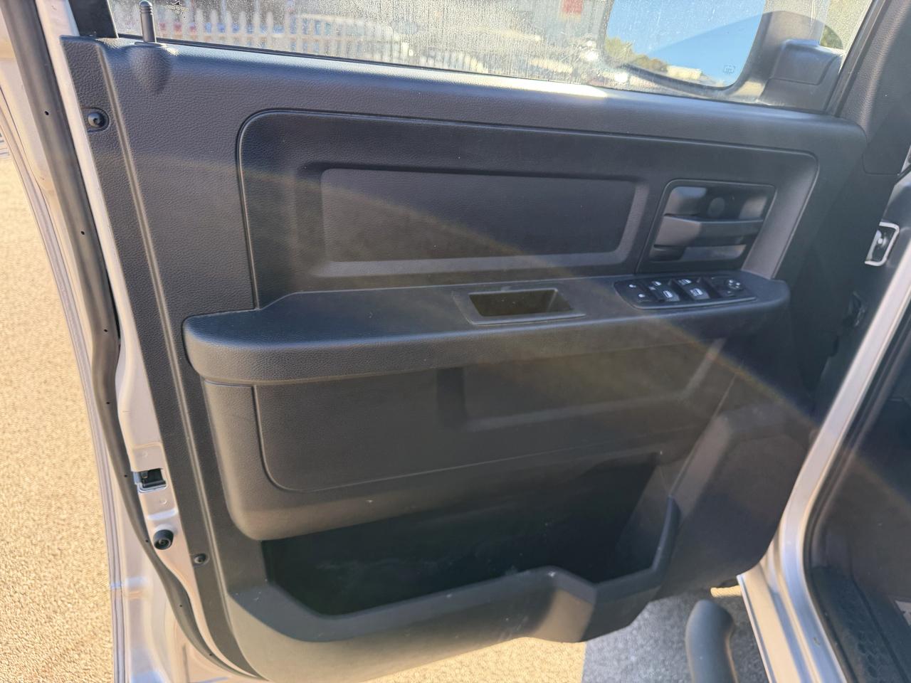 RAM 1500 2WD Crew Cab 149" Sport 2014
