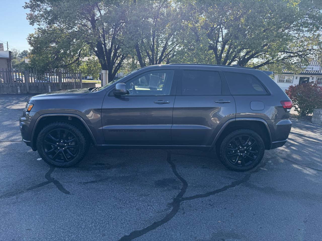 Jeep Grand Cherokee Laredo 4WD 2020