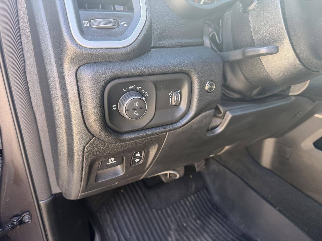 RAM 1500 Big Horn Crew Cab SWB 4WD 2022