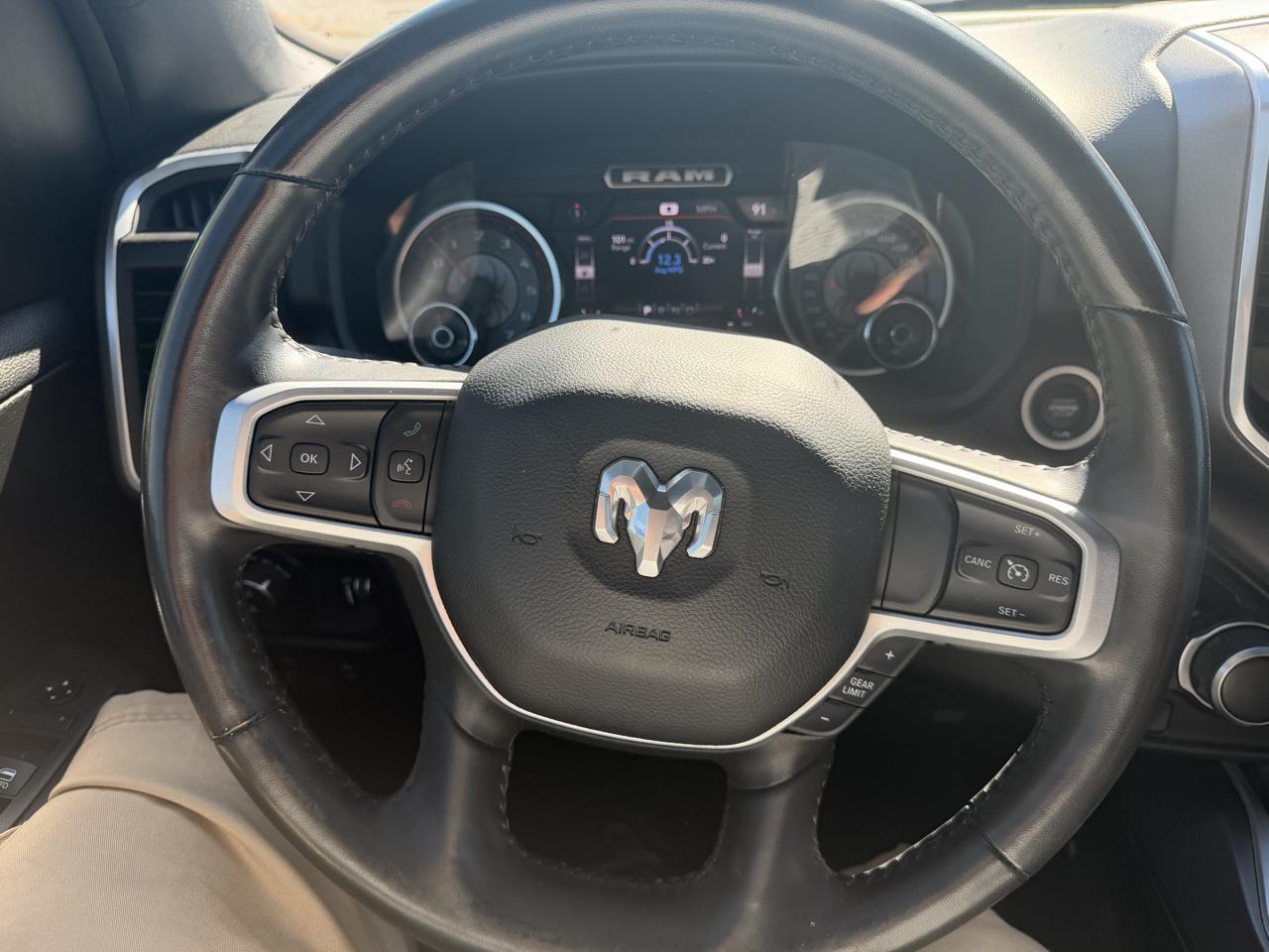 RAM 1500 Big Horn Crew Cab SWB 4WD 2022