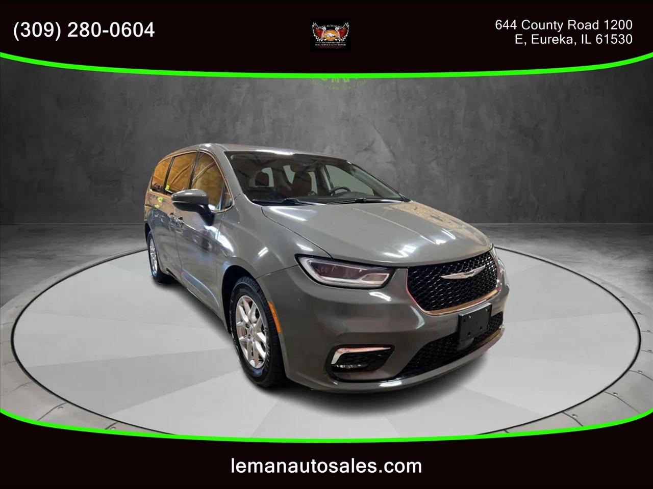 2023 Chrysler Pacifica Touring L's photo
