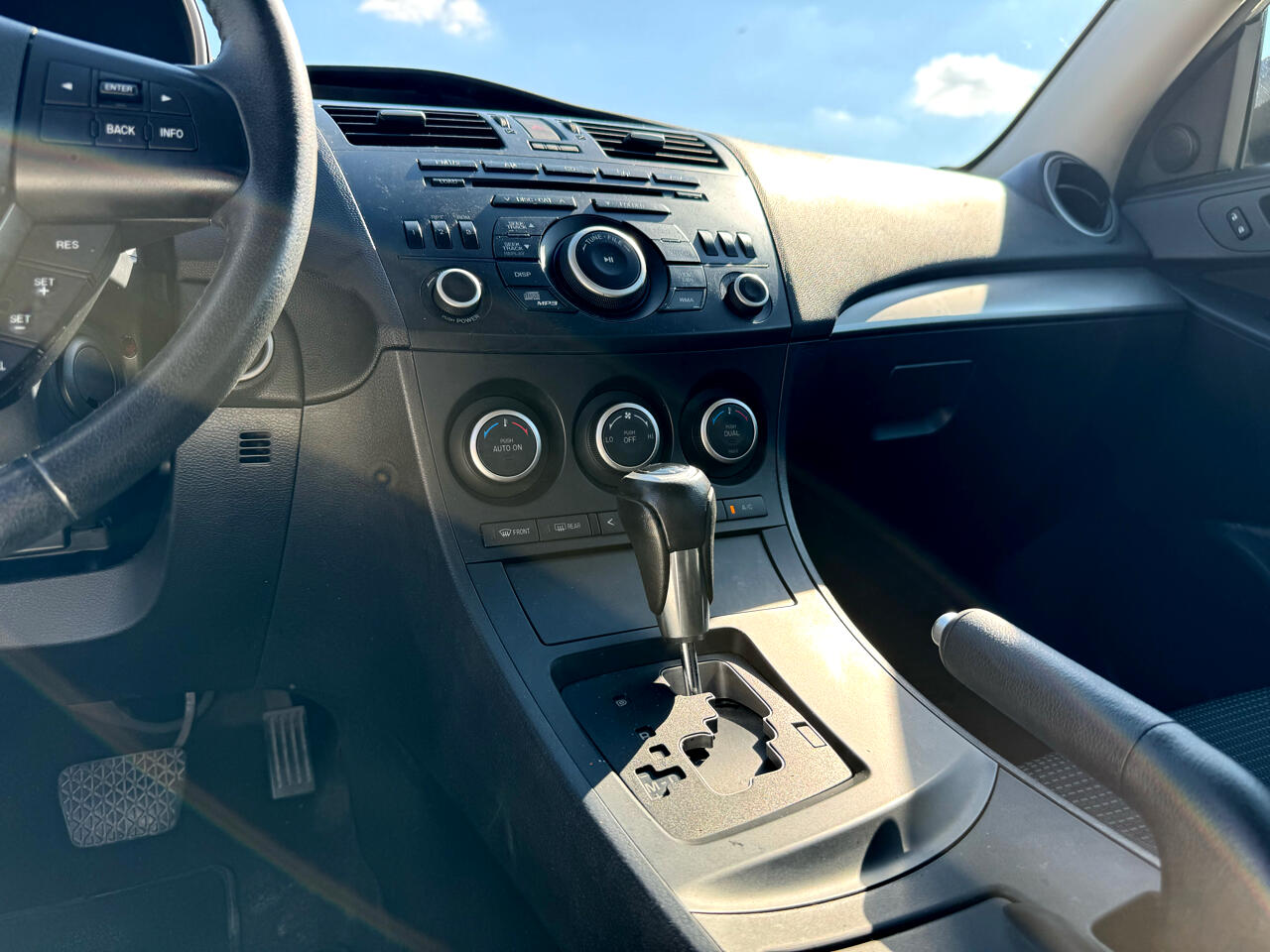 Mazda MAZDA3 i Touring 2013 Mazda MAZDA3 i Touring 2013