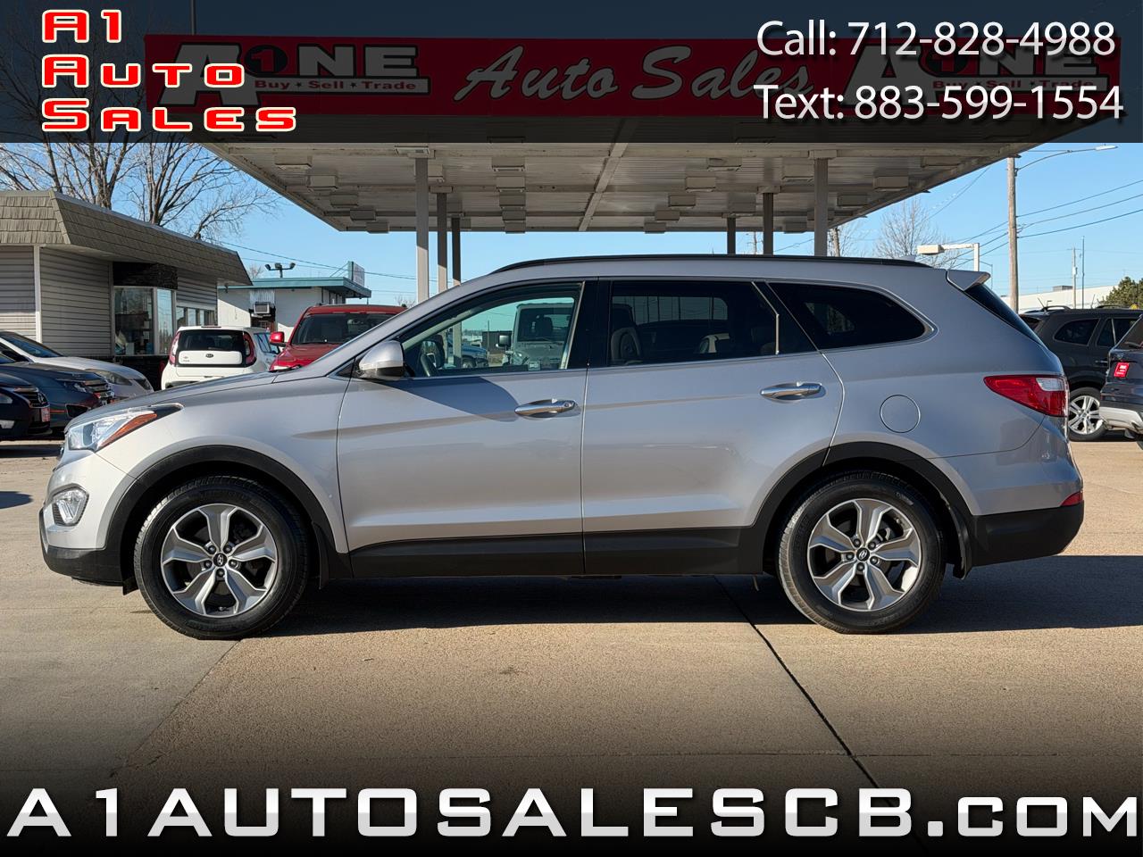 2016 Hyundai Santa Fe SE's photo