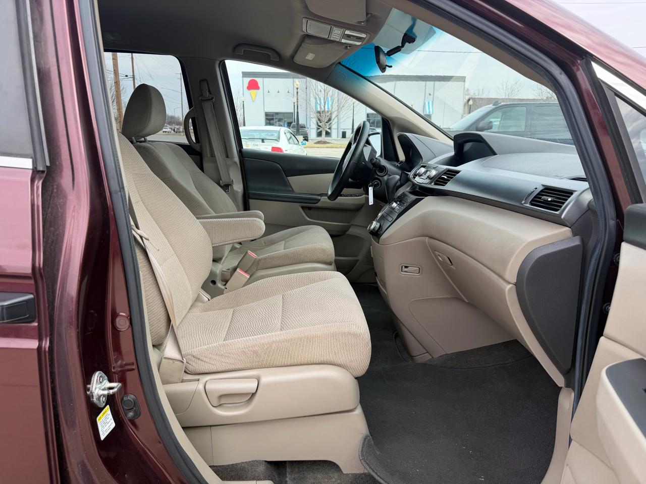 Honda Odyssey 5dr LX 2011