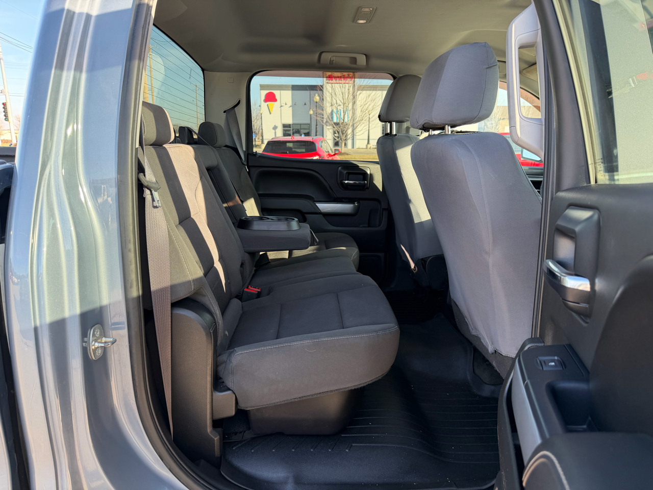 Chevrolet Silverado 1500 4WD Crew Cab 143.5" LT w/2LT 2015