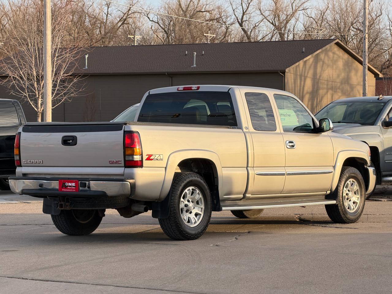 GMC Sierra 1500 Ext Cab 143.5" WB 4WD SLE 2005