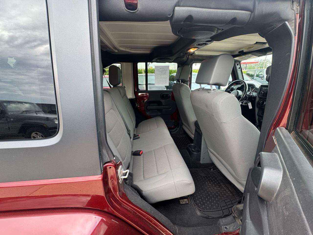 Jeep Wrangler 4WD 4dr Unlimited Sahara 2007