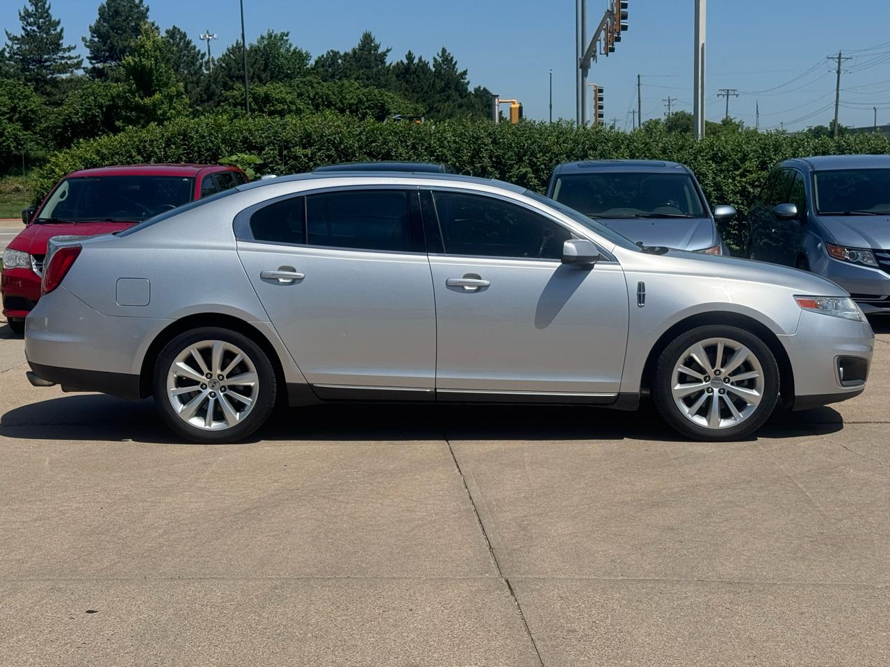 Lincoln MKS 4dr Sdn FWD 2009