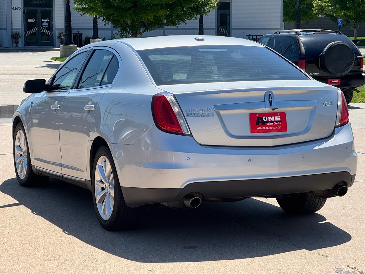 Lincoln MKS 4dr Sdn FWD 2009