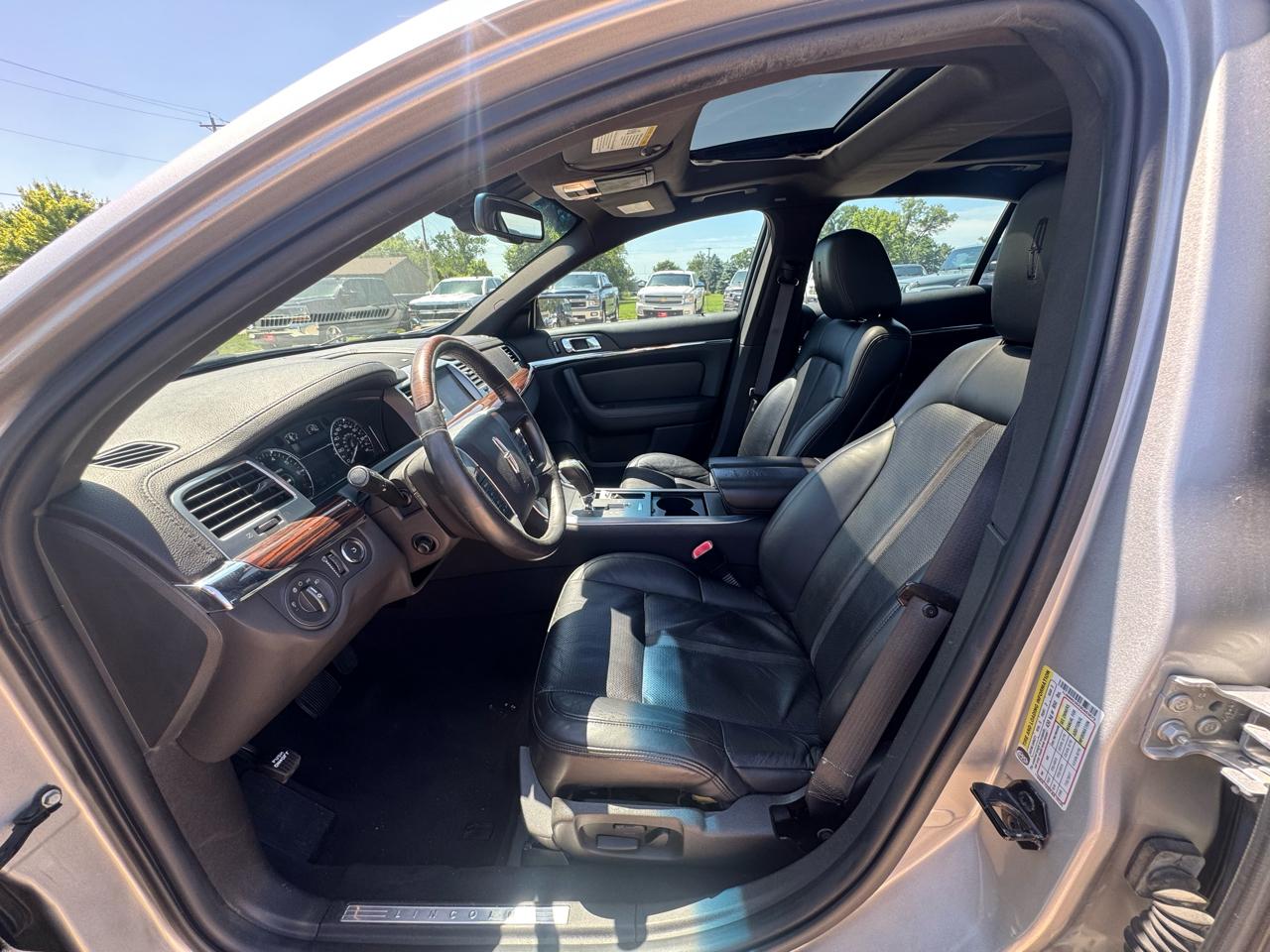 Lincoln MKS 4dr Sdn FWD 2009