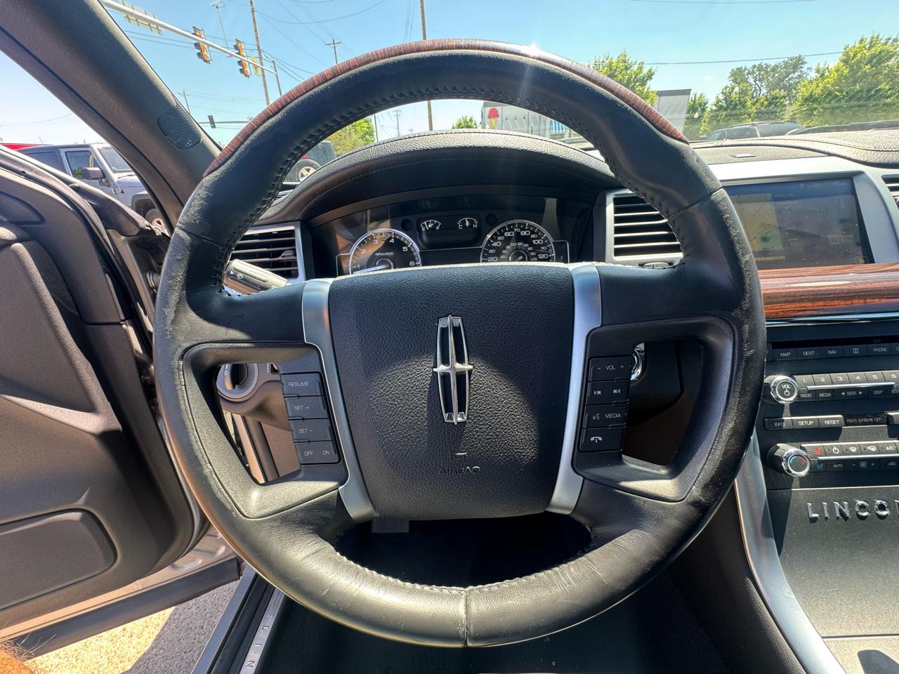 Lincoln MKS 4dr Sdn FWD 2009
