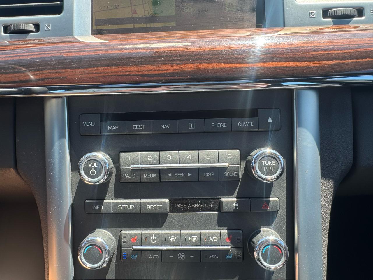 Lincoln MKS 4dr Sdn FWD 2009