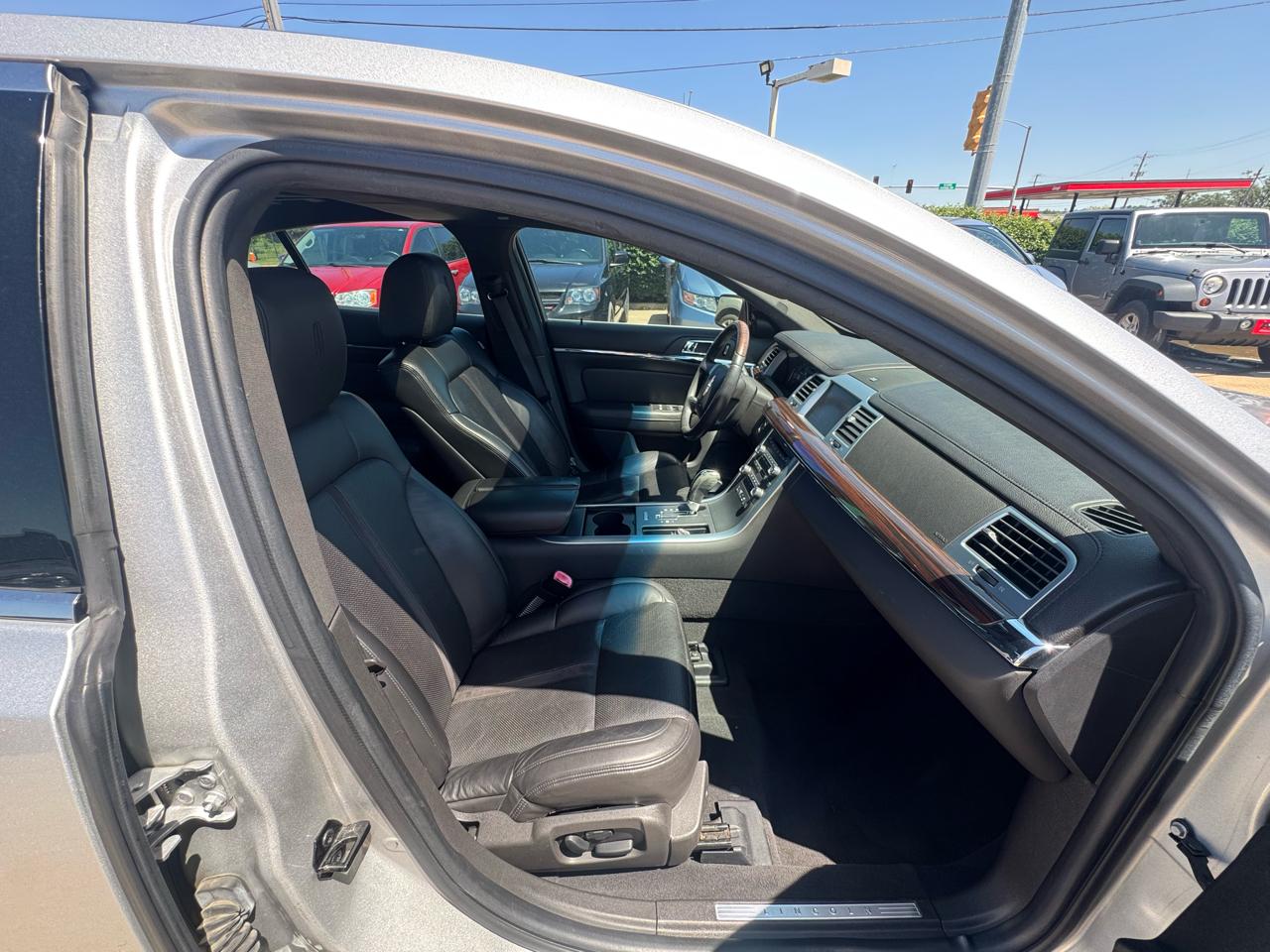 Lincoln MKS 4dr Sdn FWD 2009