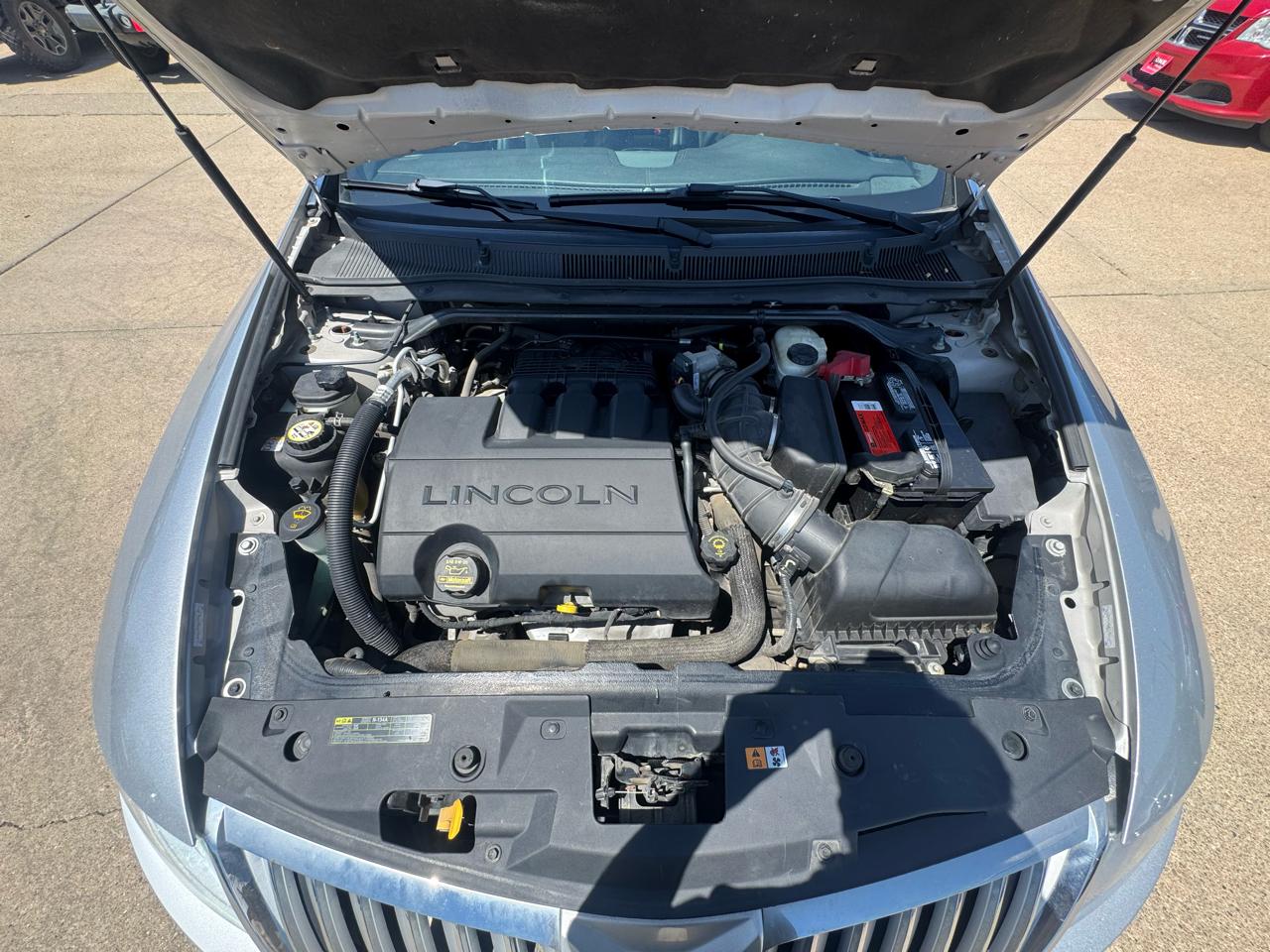 Lincoln MKS 4dr Sdn FWD 2009