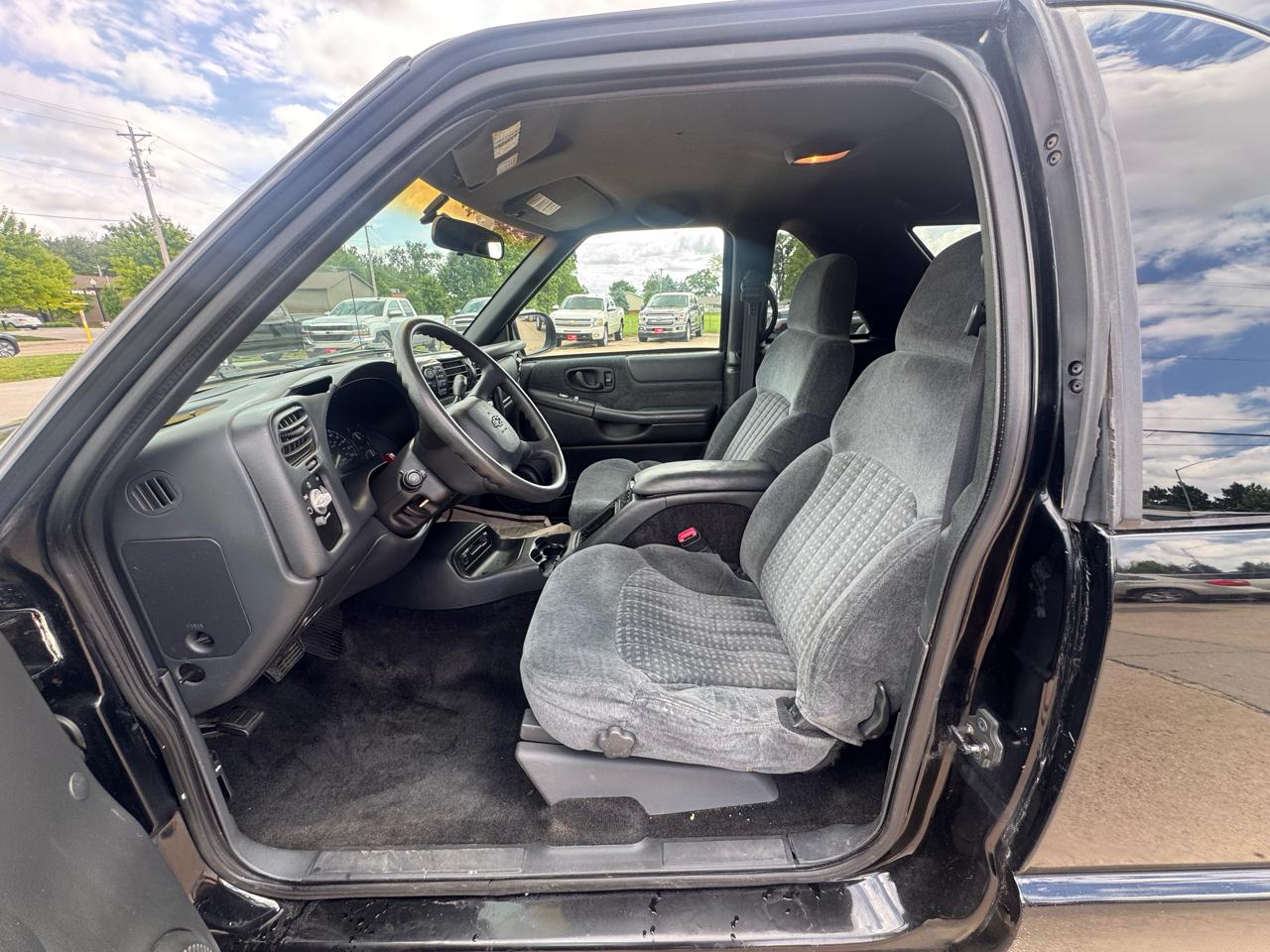 Chevrolet Blazer 2dr 4WD LS 2000