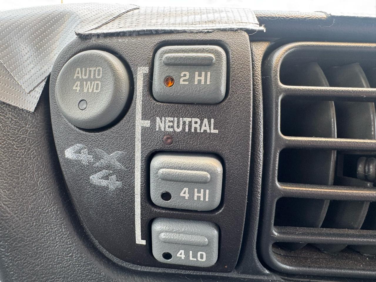 Chevrolet Blazer 2dr 4WD LS 2000
