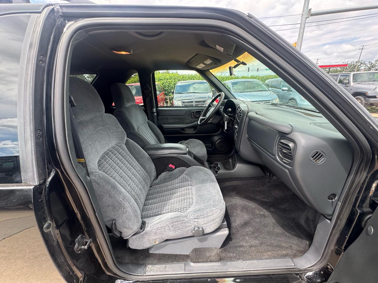 Chevrolet Blazer 2dr 4WD LS 2000