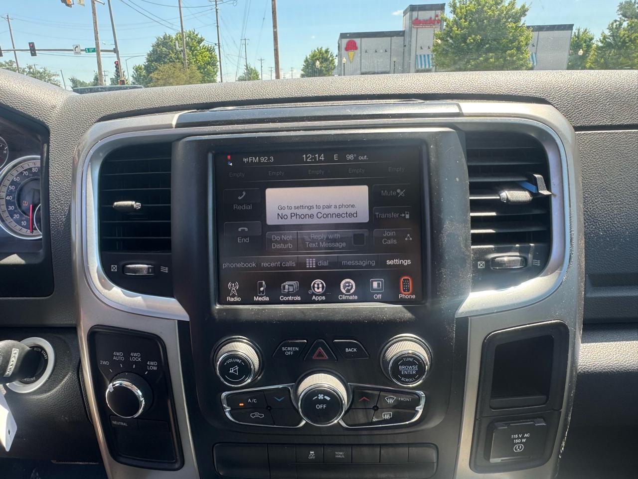 RAM 1500 4WD Crew Cab 140.5" Big Horn 2013