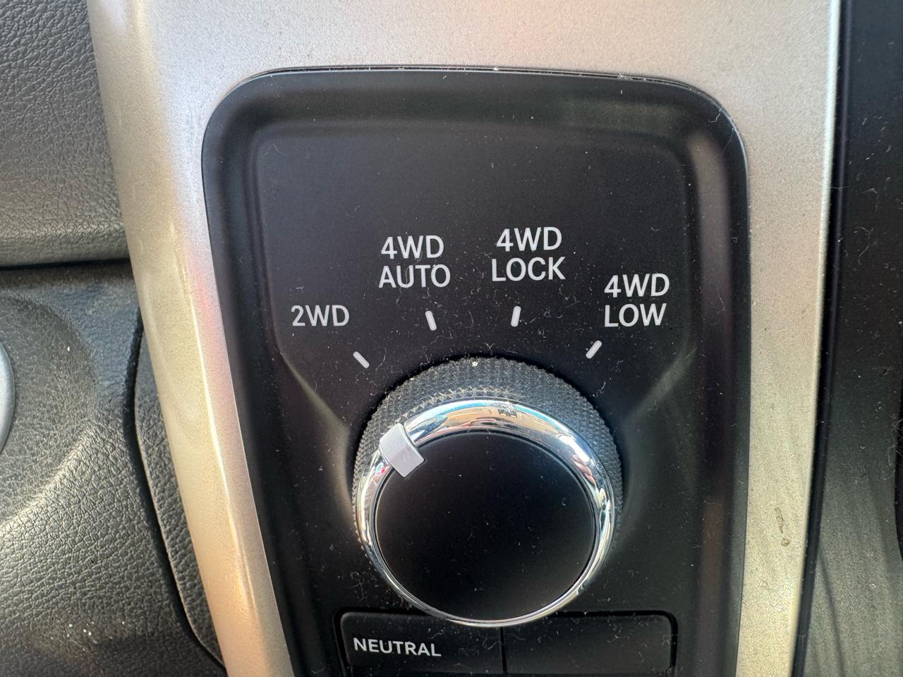 RAM 1500 4WD Crew Cab 140.5" Big Horn 2013