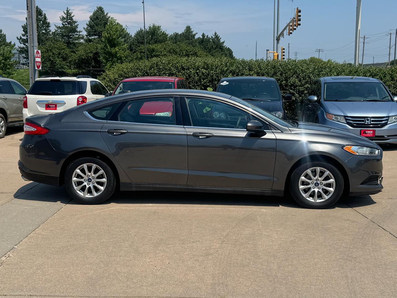 Ford Fusion 4dr Sdn S FWD 2016