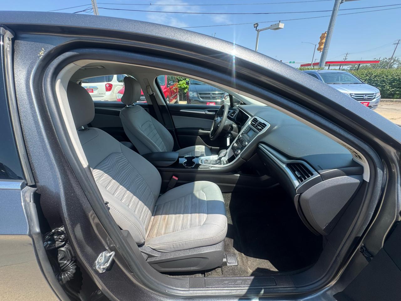 Ford Fusion 4dr Sdn S FWD 2016
