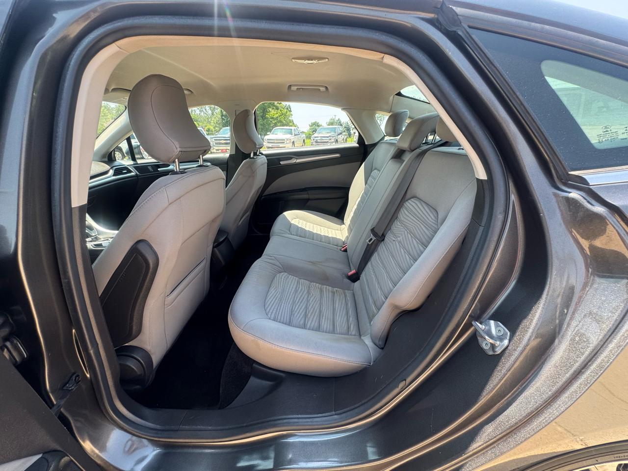 Ford Fusion 4dr Sdn S FWD 2016