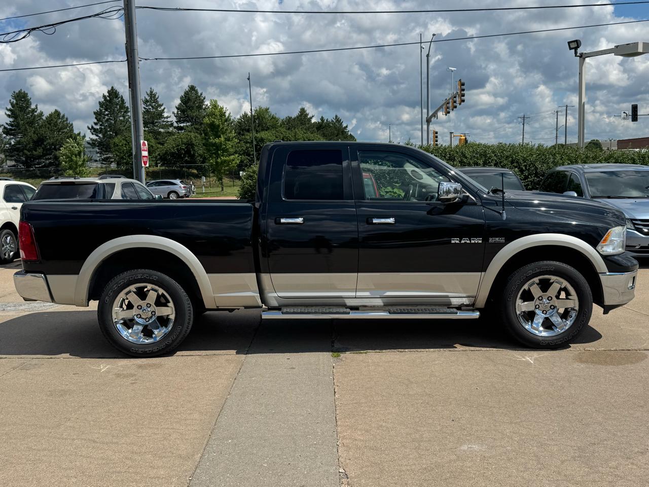 Dodge Ram 1500 4WD Quad Cab 140.5" Laramie 2009