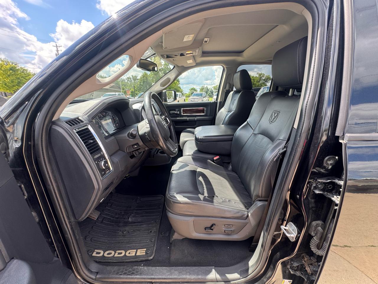 Dodge Ram 1500 4WD Quad Cab 140.5" Laramie 2009