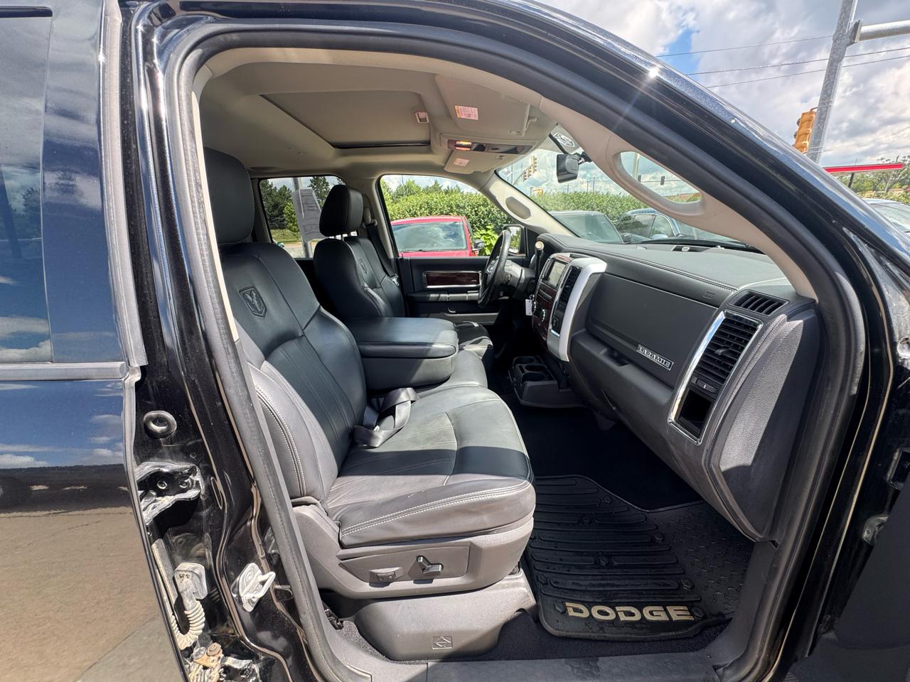 Dodge Ram 1500 4WD Quad Cab 140.5" Laramie 2009