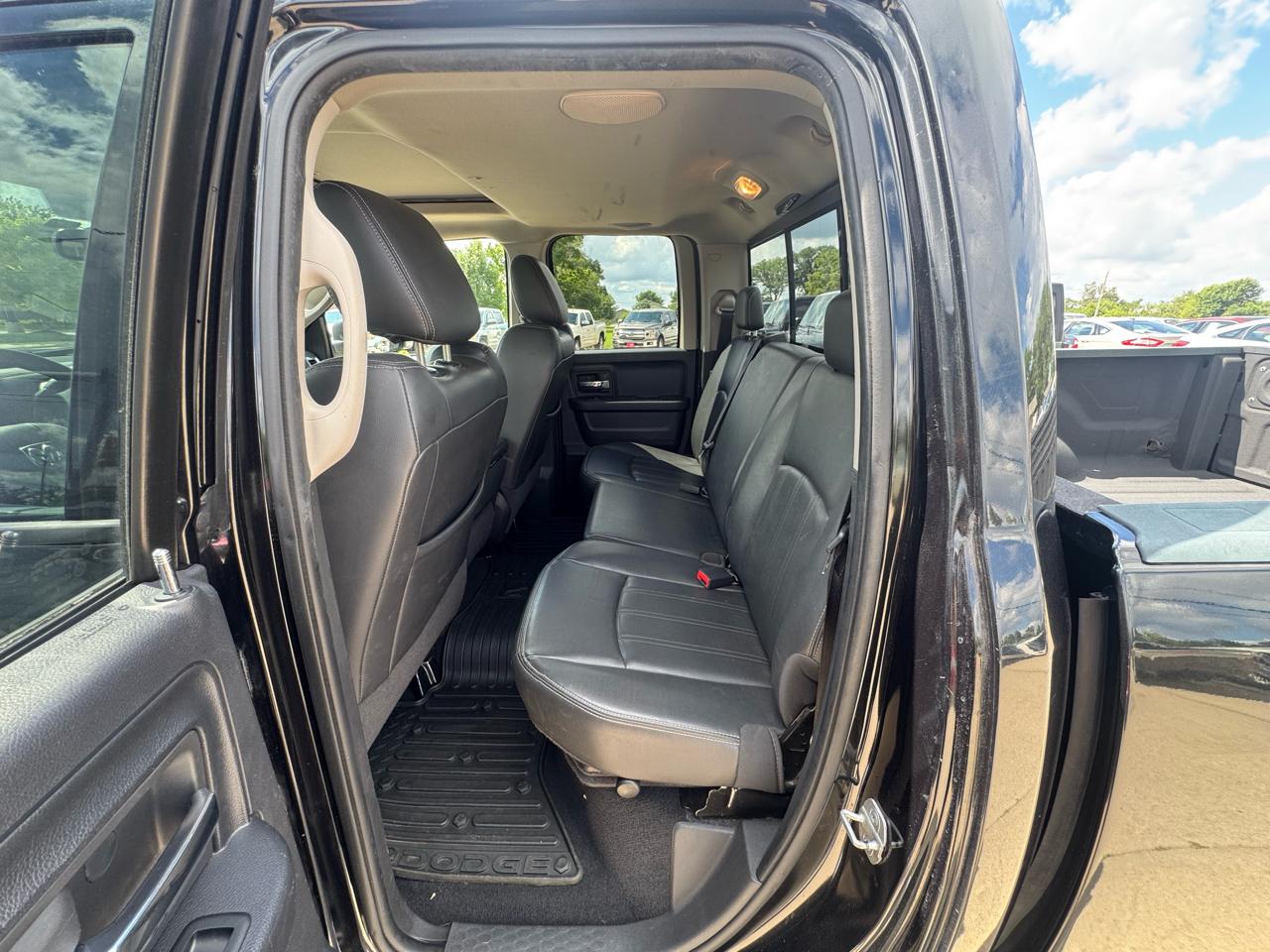 Dodge Ram 1500 4WD Quad Cab 140.5" Laramie 2009