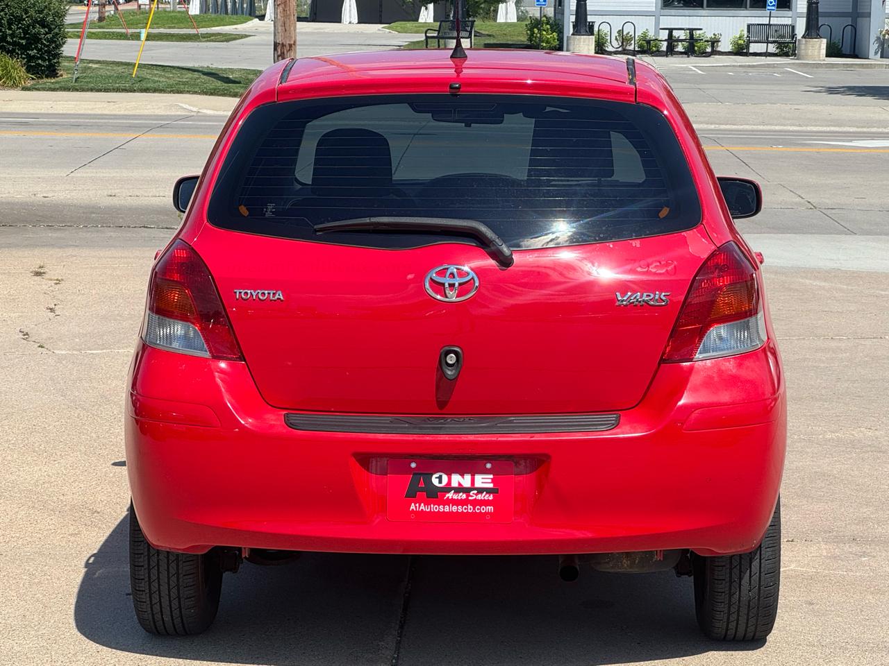 Toyota Yaris 5dr LB Man (Natl) 2010