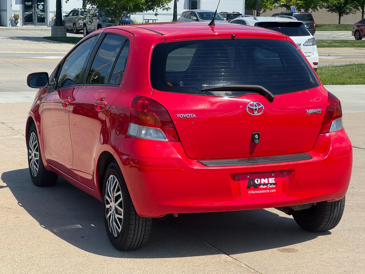 Toyota Yaris 5dr LB Man (Natl) 2010