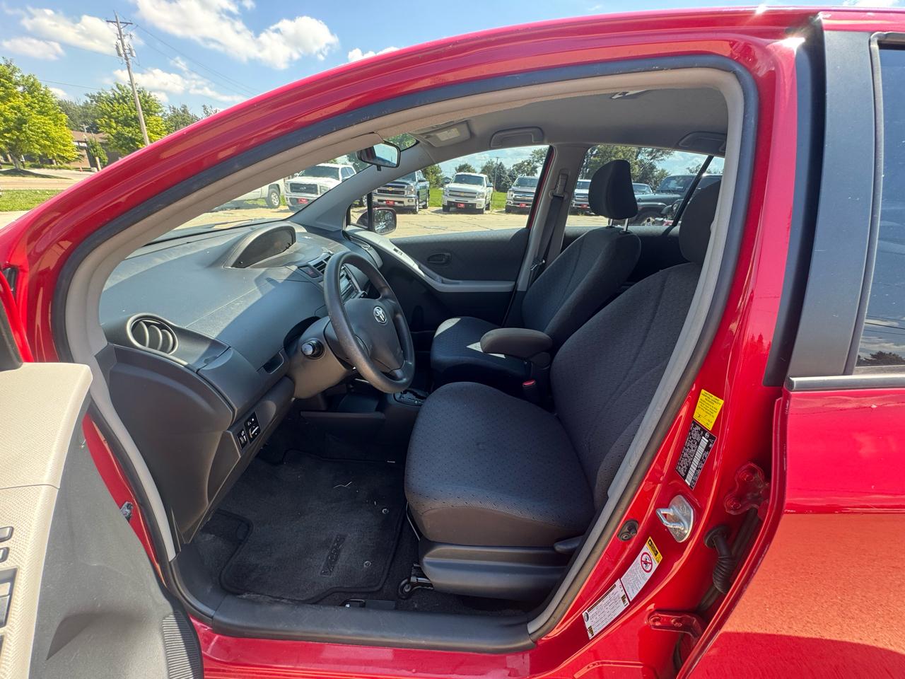 Toyota Yaris 5dr LB Man (Natl) 2010
