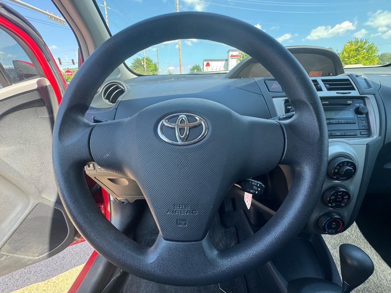 Toyota Yaris 5dr LB Man (Natl) 2010