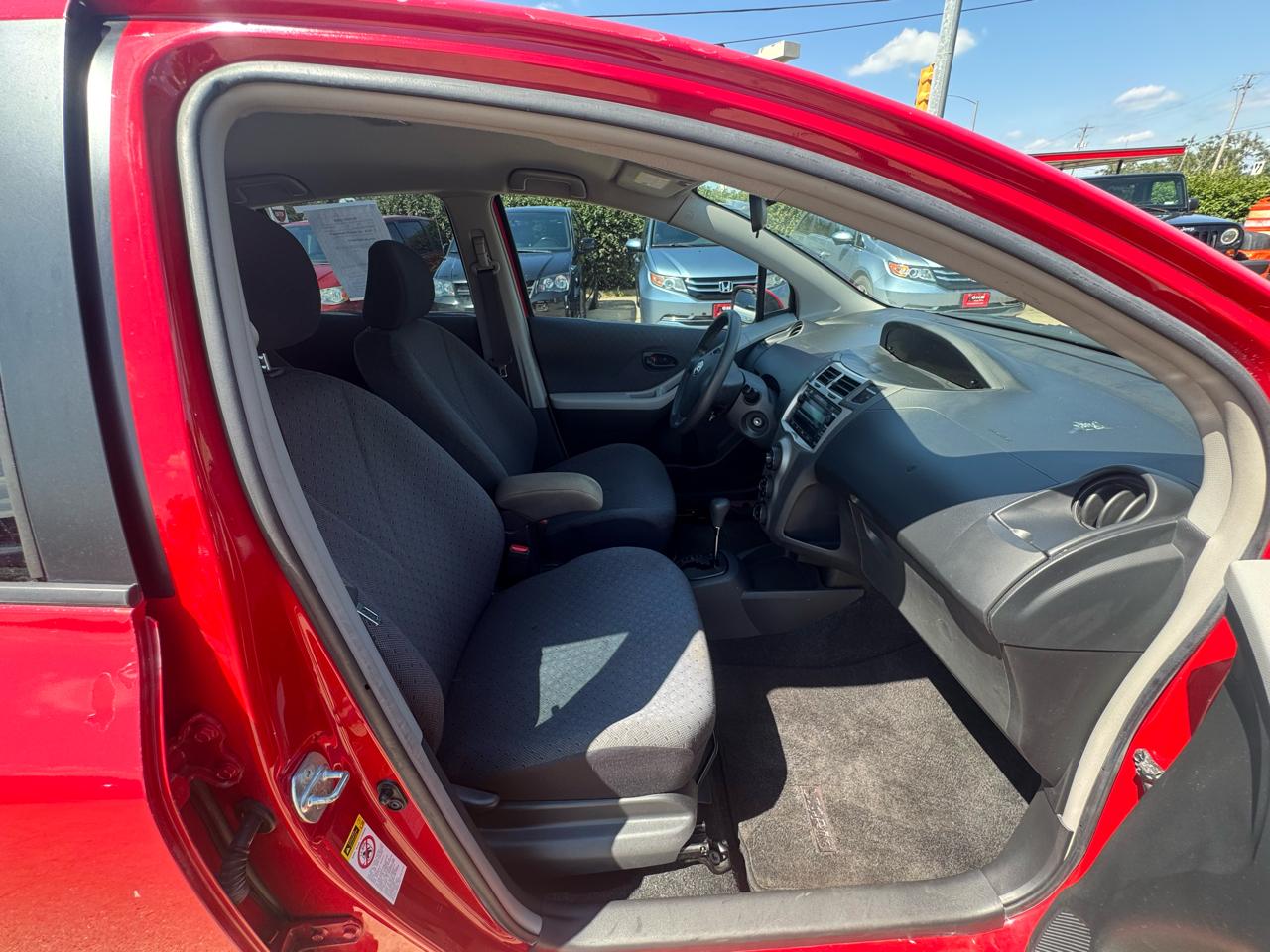 Toyota Yaris 5dr LB Man (Natl) 2010