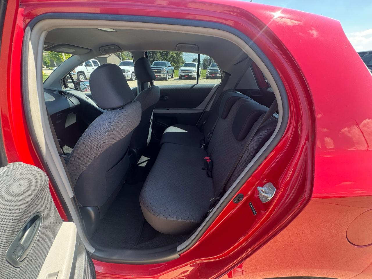Toyota Yaris 5dr LB Man (Natl) 2010