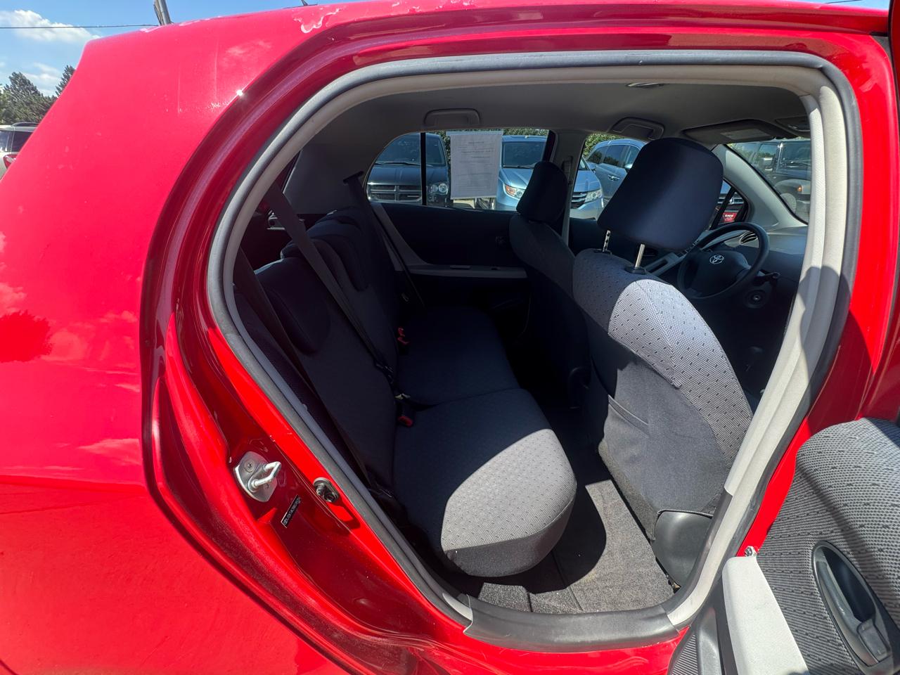 Toyota Yaris 5dr LB Man (Natl) 2010