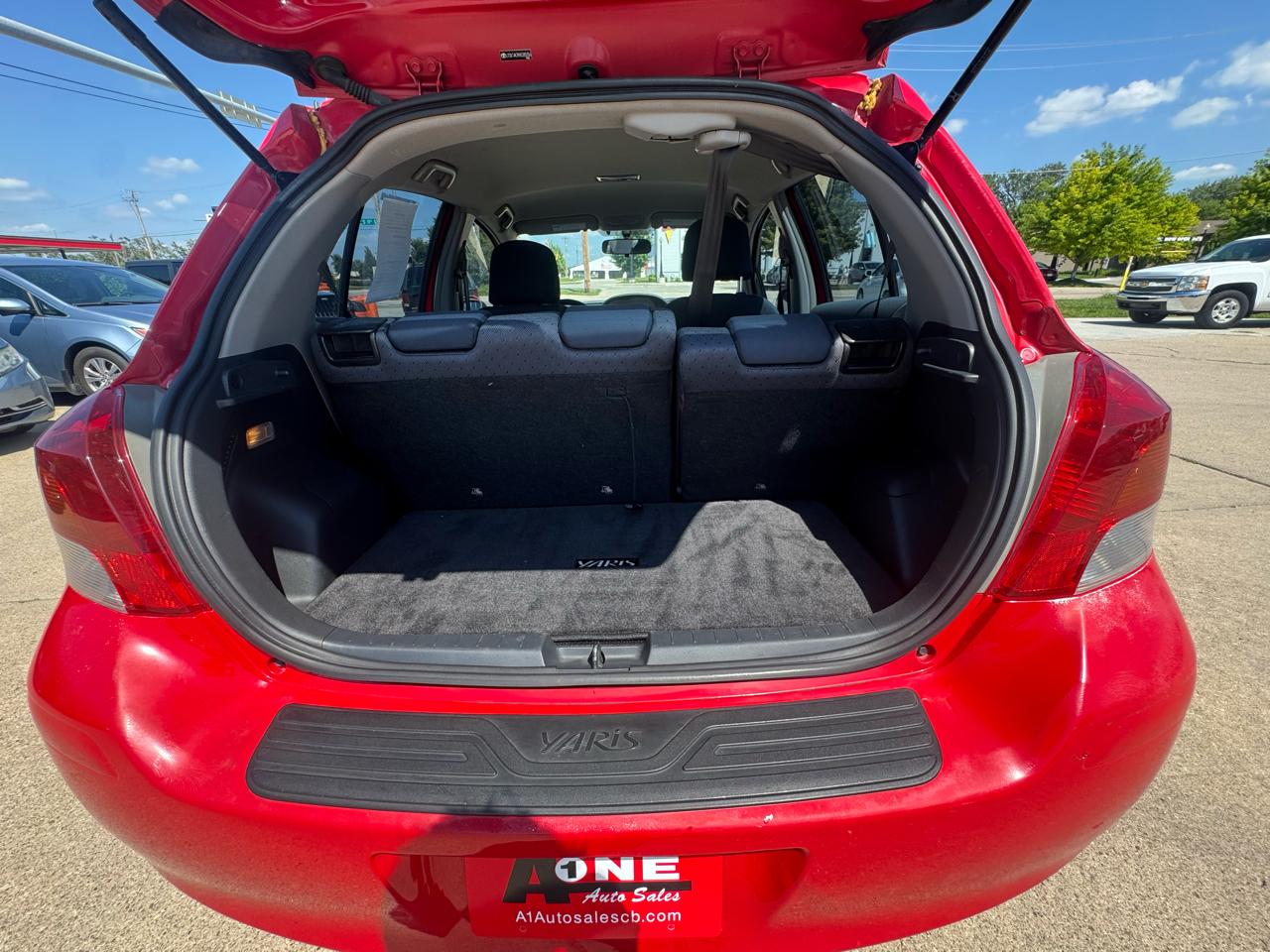 Toyota Yaris 5dr LB Man (Natl) 2010