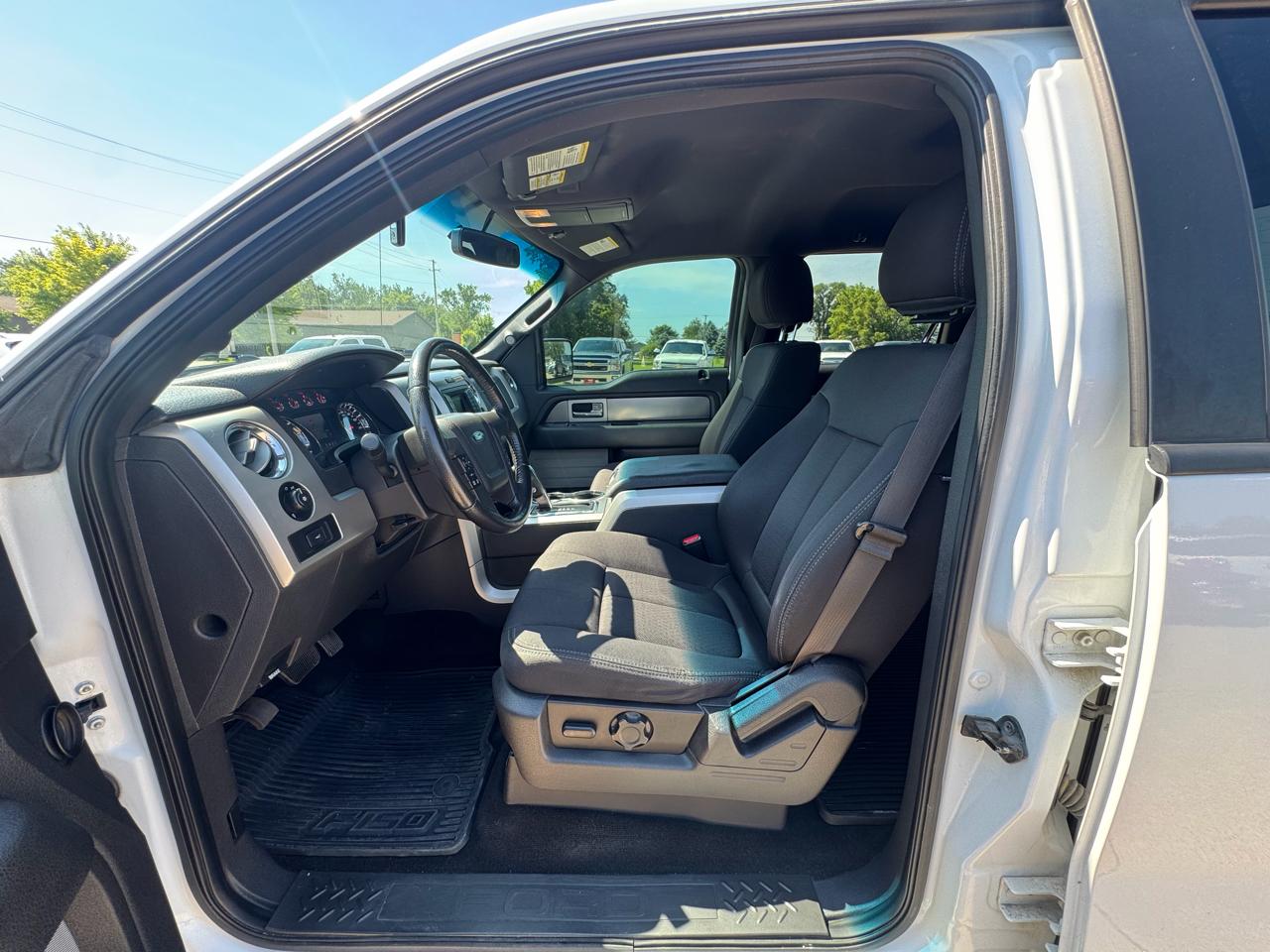 Ford F-150 2WD SuperCrew 145" Platinum 2013