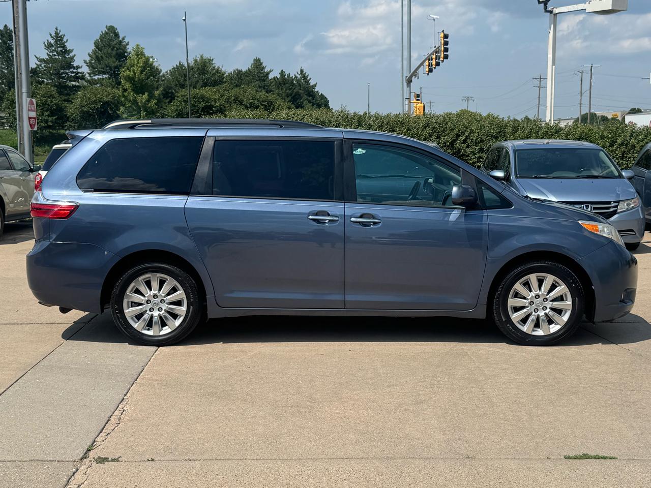 Toyota Sienna  2015