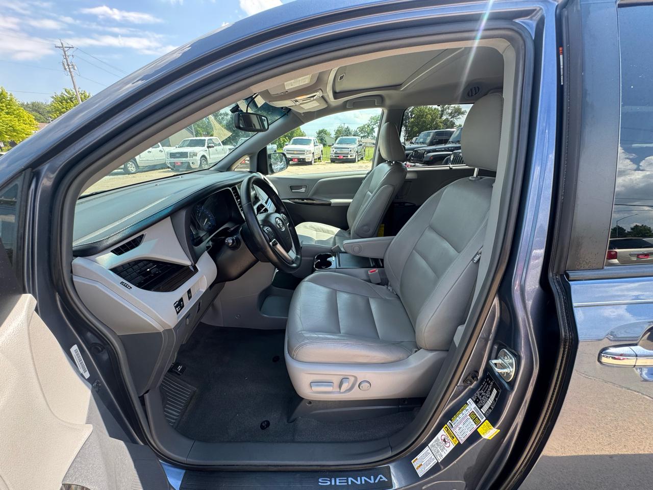 Toyota Sienna  2015