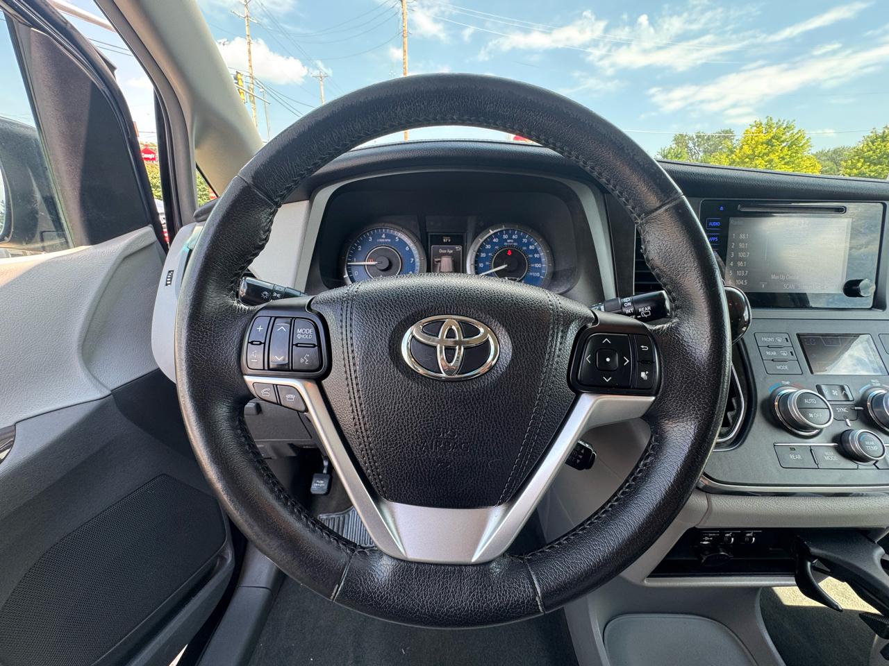 Toyota Sienna  2015