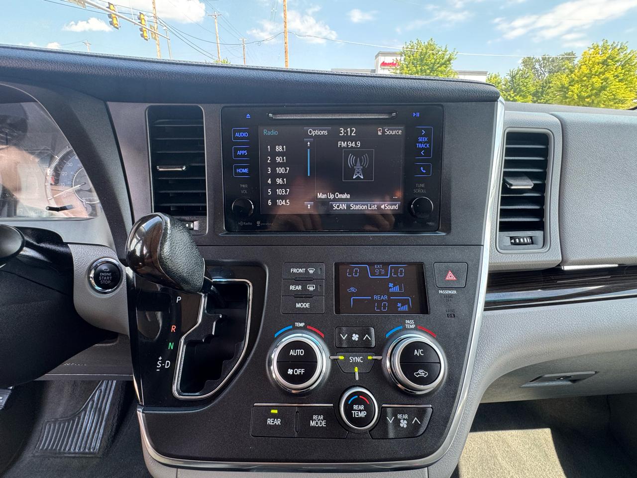 Toyota Sienna  2015
