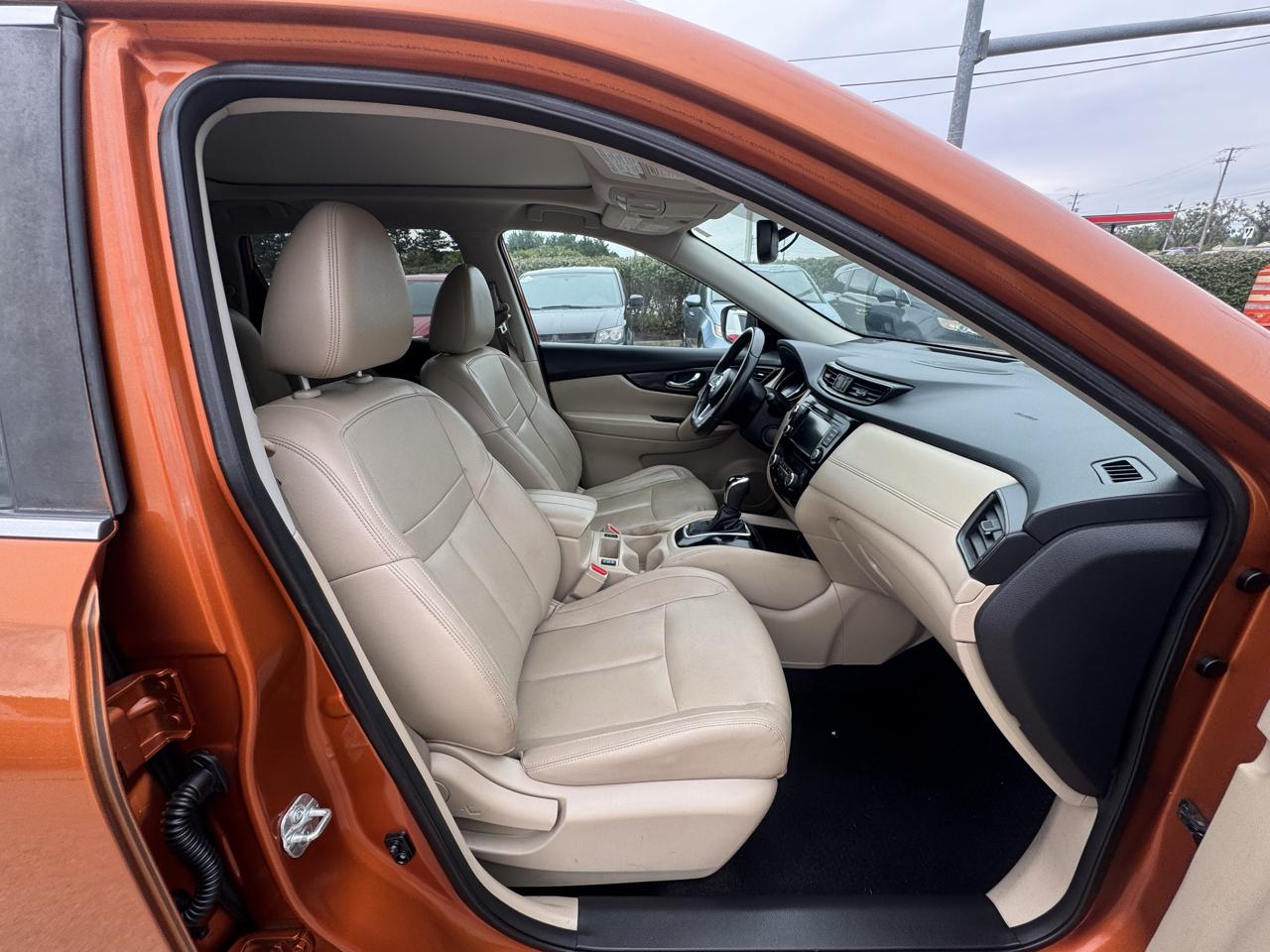 Nissan Rogue photo 18