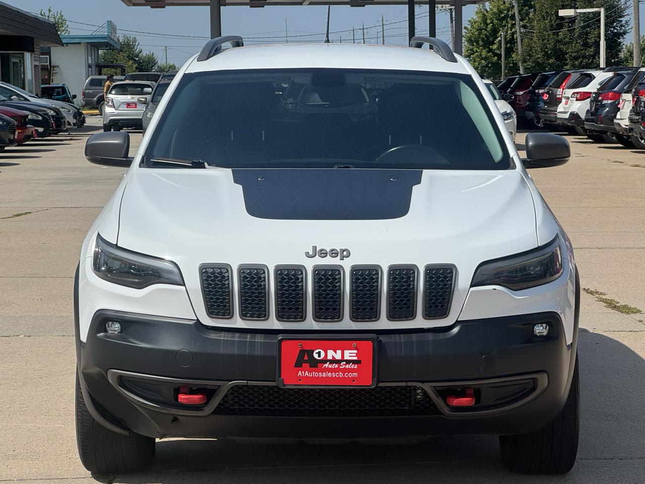 Jeep Cherokee photo 2