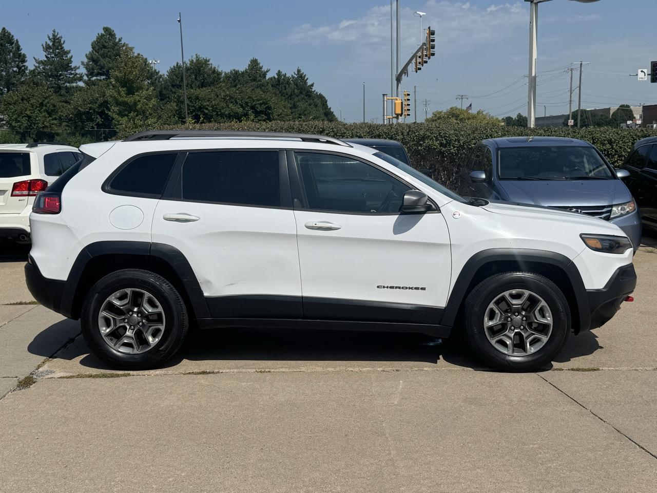 Jeep Cherokee photo 4
