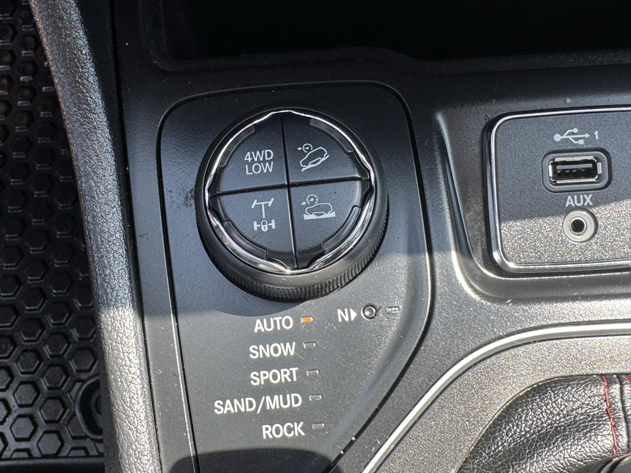 Jeep Cherokee photo 12
